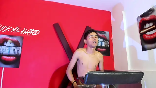 TWINKS FRIENDS online show from June 18, 2026, 1:27 pm