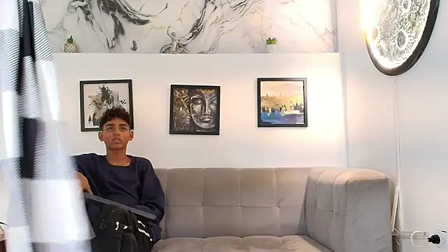 TWINKS FRIENDS online show from May 6, 2026, 1:26 pm