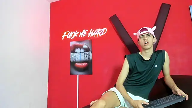 TWINKS FRIENDS online show from June 15, 2026, 1:22 pm