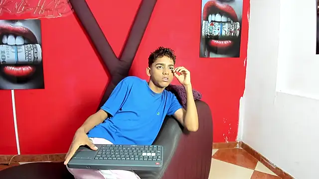 TWINKS FRIENDS online show from June 21, 2026, 1:28 pm