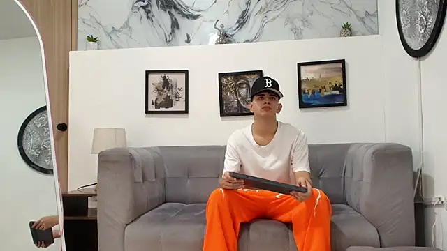 TWINKS FRIENDS online show from March 3, 2026, 1:18 pm