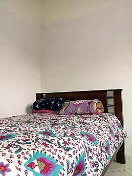 paisita122 online show from October 3, 2025, 10:33 pm