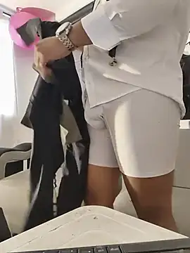 Snapshot of Hiroshi_Shen chatting on June 7, 2026, 12:32 pm Hiroshi Shen online show from June 7, 2026, 12:32 pm