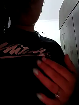 Iampriyaaa15 online show from September 8, 2025, 6:18 pm