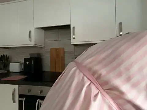 FrancescaXO online show from October 2, 2025, 7:01 am