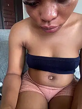 PrettyNina77 online show from December 22, 2025, 10:48 am