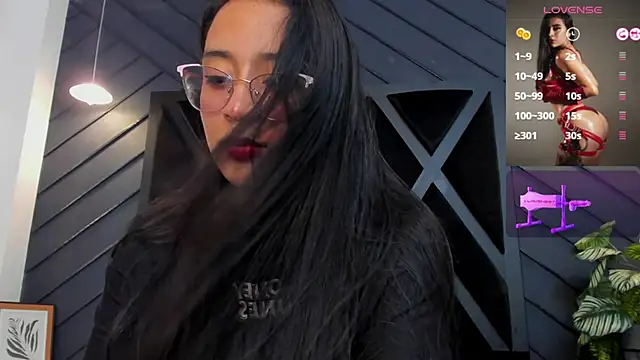 zoe martins  online show from October 25, 2025, 5:35 pm