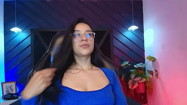 zoe martins  online show from March 18, 2026, 5:14 pm