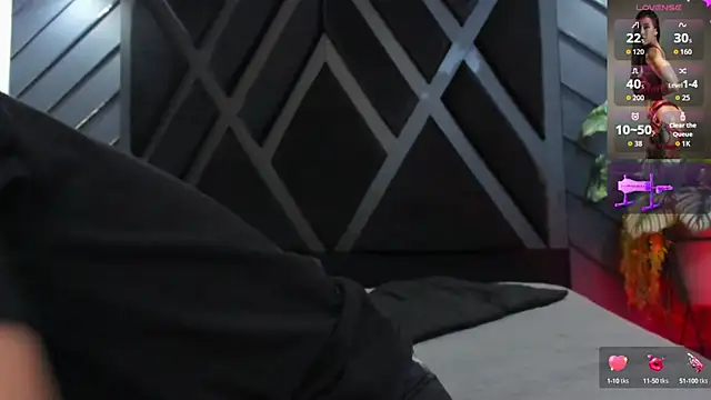 zoe martins  online show from October 6, 2025, 5:24 pm