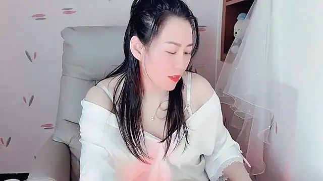 Snapshot of Eve5215 chatting on March 2, 2026, 3:41 pm Eve5215 online show from March 2, 2026, 3:41 pm