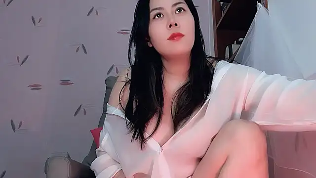 Snapshot of Eve5215 chatting on December 16, 2025, 4:28 am Eve5215 online show from December 16, 2025, 4:28 am