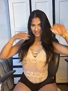 chicachocolate01 online show from October 4, 2025, 7:37 pm