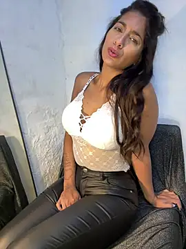 chicachocolate01 online show from January 12, 2026, 2:18 am