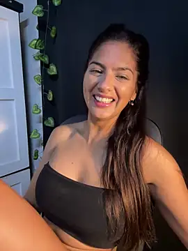 chicachocolate01 online show from February 5, 2026, 8:43 am