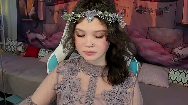 EmilyChaves online show from October 30, 2025, 6:34 am