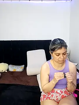 Snapshot of queemking chatting on February 5, 2026, 8:26 pm queemking online show from February 5, 2026, 8:26 pm