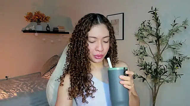 isabella-garcia- online show from April 28, 2026, 6:34 pm