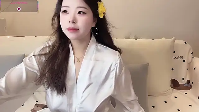 xiaotanbaby online show from October 12, 2025, 4:41 pm