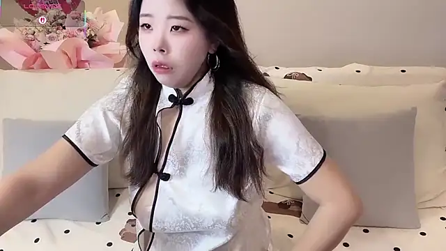 xiaotanbaby online show from October 10, 2025, 3:46 pm