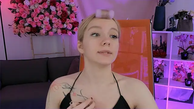 Snapshot of AuroraWrenfield chatting on March 3, 2026, 4:19 am AuroraWrenfield online show from March 3, 2026, 4:19 am