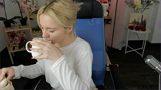 AuroraWrenfield online show from January 6, 2026, 12:36 am