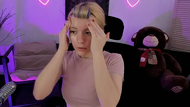 Snapshot of AuroraWrenfield chatting on March 16, 2026, 4:20 am AuroraWrenfield online show from March 16, 2026, 4:20 am