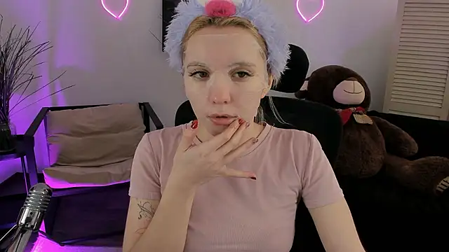 Snapshot of AuroraWrenfield chatting on March 9, 2026, 4:27 am AuroraWrenfield online show from March 9, 2026, 4:27 am