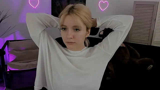 Snapshot of AuroraWrenfield chatting on March 12, 2026, 10:08 am AuroraWrenfield online show from March 12, 2026, 10:08 am