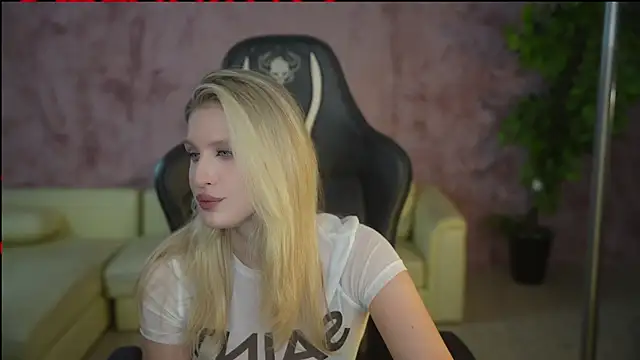 Snapshot of Scarlett_Sweet054 chatting on November 24, 2025, 4:07 pm Scarlett Sweet054 online show from November 24, 2025, 4:07 pm