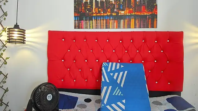 carolinacrus01 online show from November 20, 2025, 2:29 pm