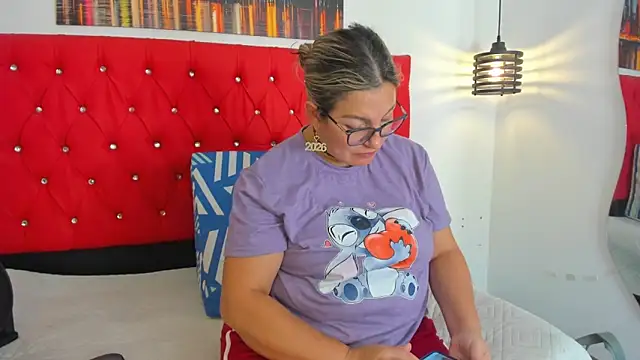 carolinacrus01 online show from December 21, 2025, 4:52 pm