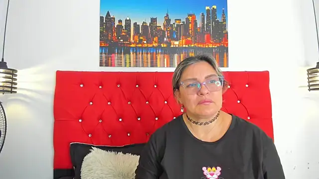 carolinacrus01 online show from March 18, 2026, 2:41 pm