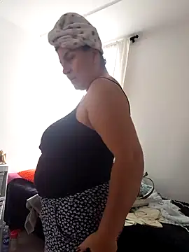 carolinacrus01 online show from September 13, 2025, 1:22 pm