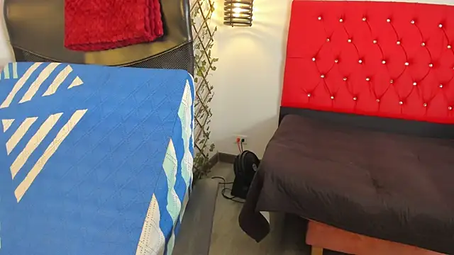 carolinacrus01 online show from October 26, 2025, 2:50 pm