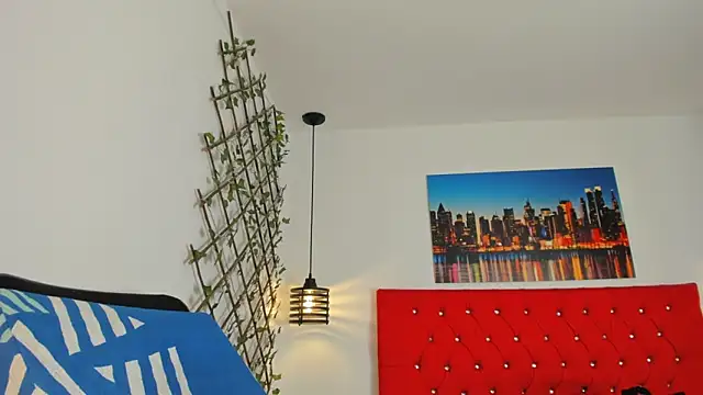 carolinacrus01 online show from October 5, 2025, 4:31 pm