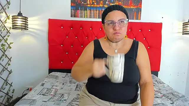 carolinacrus01 online show from January 7, 2026, 4:23 pm