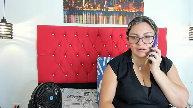 carolinacrus01 online show from September 14, 2025, 3:56 pm