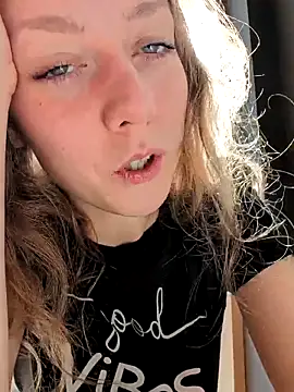 Eveline Beauty Kitty online show from May 1, 2026, 2:44 pm