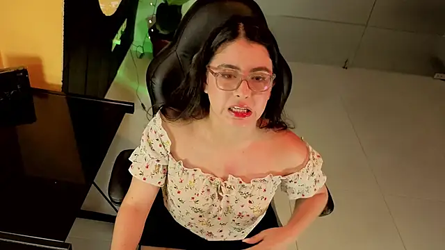 LiLLiAnderson online show from September 21, 2025, 12:10 pm