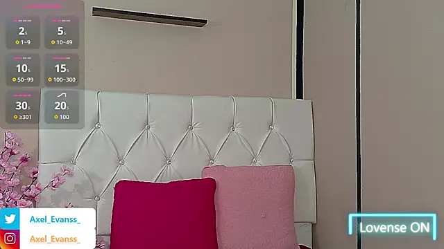 Axel  Evans online show from October 7, 2025, 12:28 pm