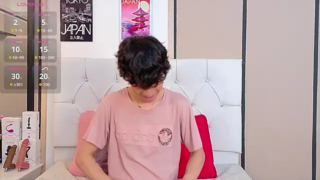 Axel  Evans online show from November 24, 2025, 12:38 pm