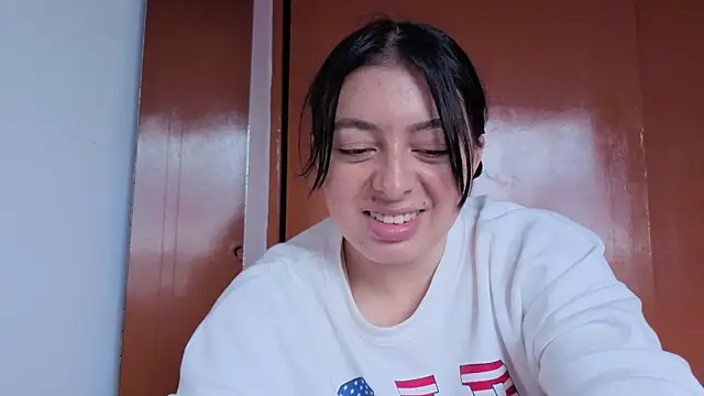 MiaKimky online show from October 27, 2025, 4:30 pm