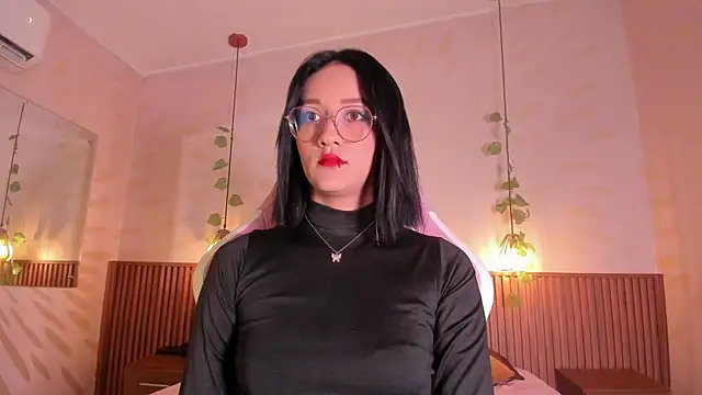 daphne courtis online show from June 22, 2026, 3:01 am