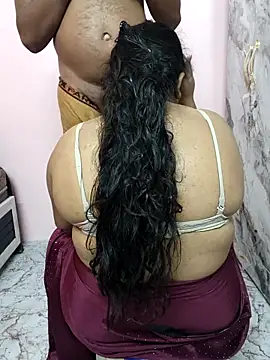 dhanshri143 online show from June 16, 2026, 3:23 pm