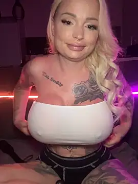 shortybig official online show from May 4, 2026, 4:05 am