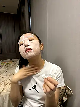 haiyan125216 online show from October 5, 2025, 9:55 am