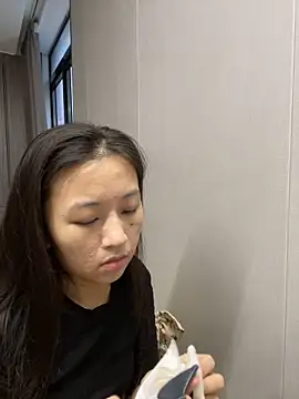 haiyan125216 online show from September 18, 2025, 9:12 am