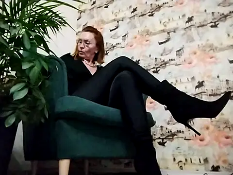 VelvetKarolina online show from October 13, 2025, 1:12 pm