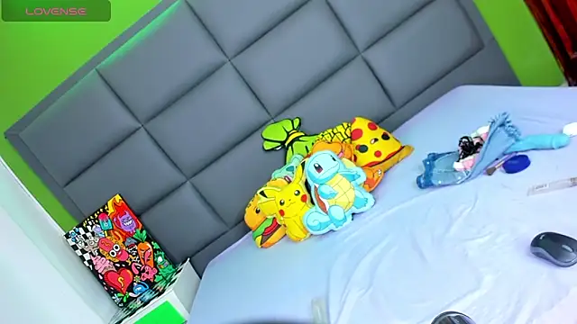 ANNIE DOLCE  online show from September 12, 2025, 3:34 pm