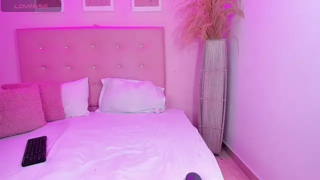 Snapshot of ANNIE_DOLCE_ chatting on February 5, 2026, 10:49 pm ANNIE DOLCE online show from February 5, 2026, 10:49 pm